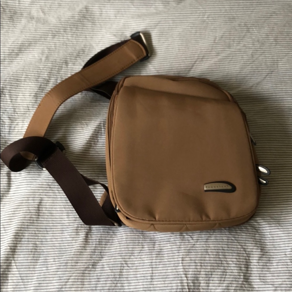 NWOT Travelon Anti-Theft Crossbody Bag